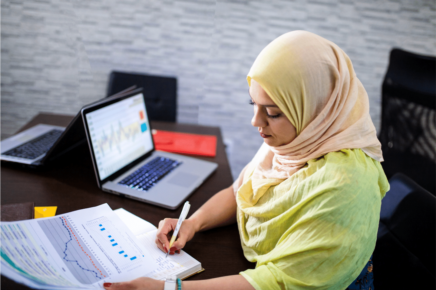 Islamic business woman investing online from home.